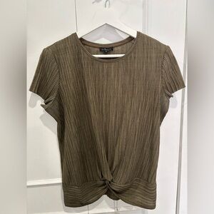 Dynamite Twist Tee 💚